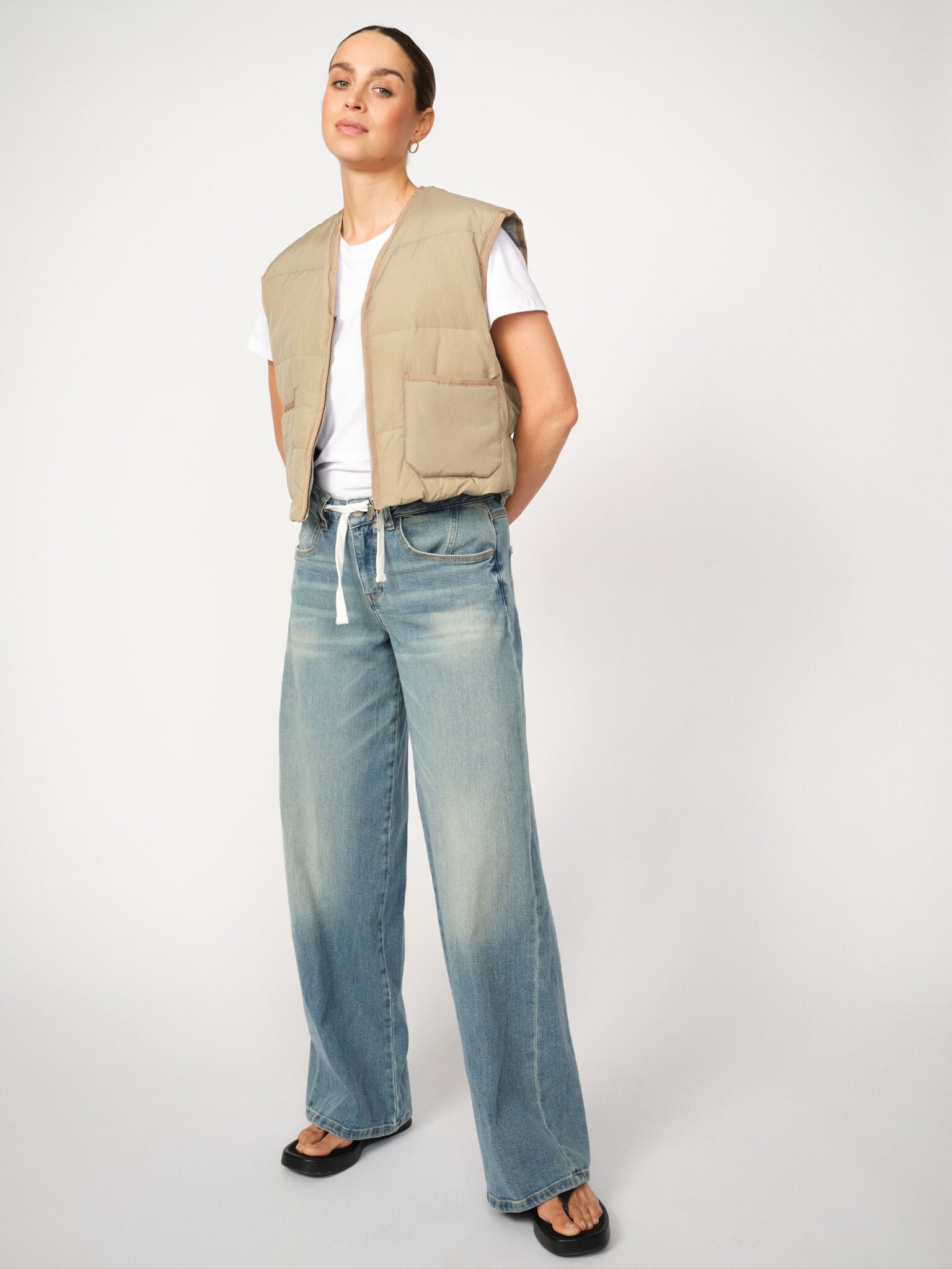 Modelshot / Mid Blue / Detail